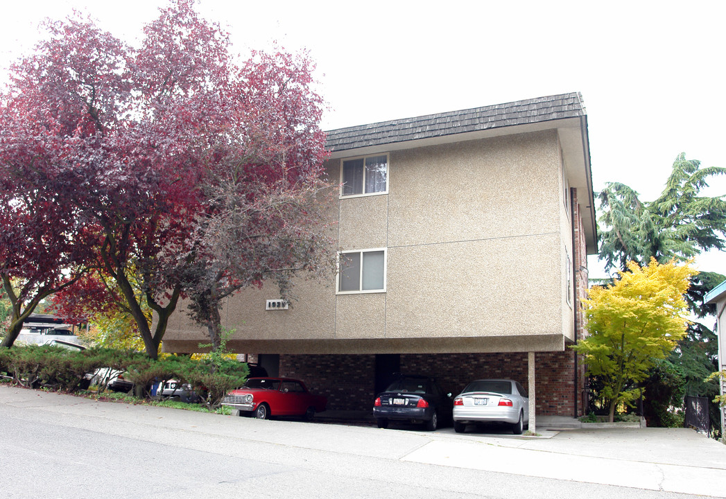 1925 Gilman Dr in Seattle, WA - Foto de edificio