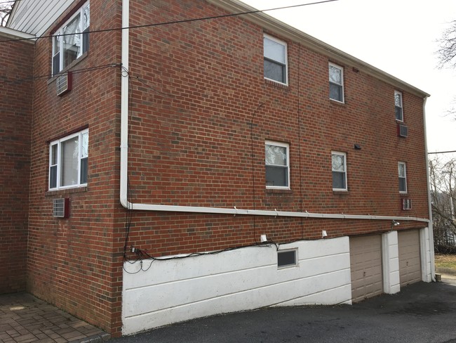 508 Philmar Ct in Springfield, PA - Building Photo - Building Photo