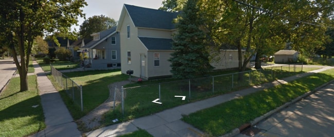 property at 1050 9th St