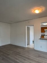 101 S Cordova St in Alhambra, CA - Foto de edificio - Building Photo