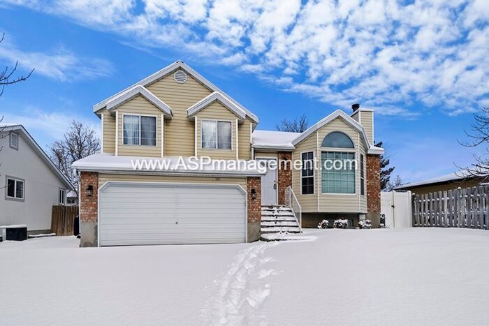 1357 E 11400 S in Sandy, UT - Building Photo