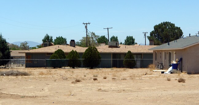 15861 Serrano Rd in Apple Valley, CA - Building Photo - Building Photo