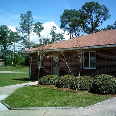 William Bell Apartments in Gulfport, MS - Building Photo