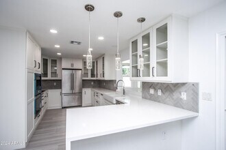 1052 E Sandpiper Dr in Tempe, AZ - Building Photo - Building Photo