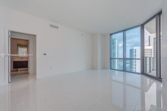 851 NE 1st Ave, Unit 4007 in Miami, FL - Building Photo - Building Photo