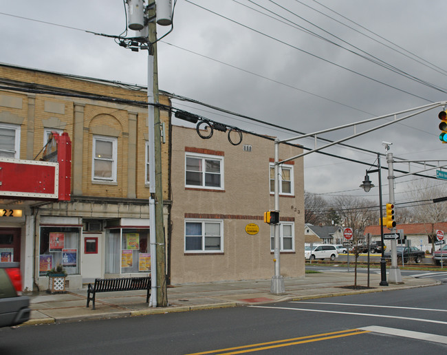 923 White Horse Pike in Oaklyn, NJ - Foto de edificio - Building Photo