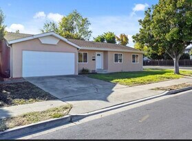 7622 Oxbow Ln in Dublin, CA - Building Photo