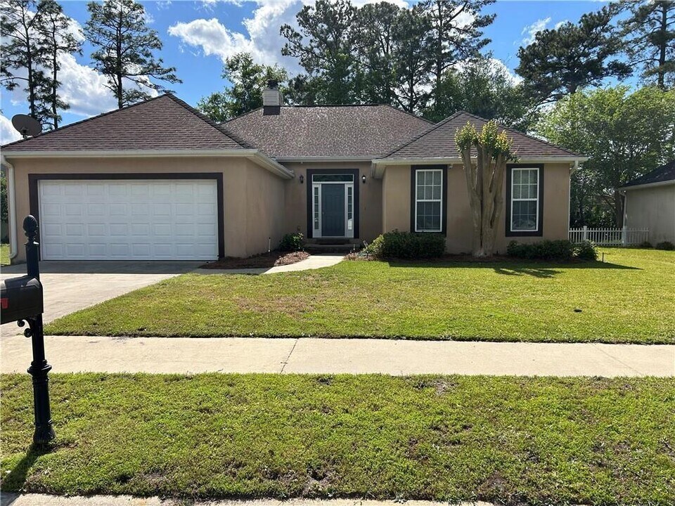 375 Wellington Pl in Brunswick, GA - Building Photo