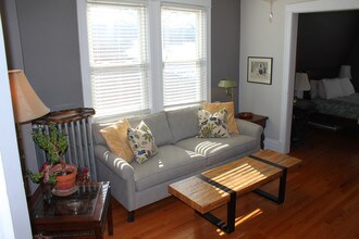 4903 N Hoyne Ave, Unit 2 in Chicago, IL - Foto de edificio - Building Photo