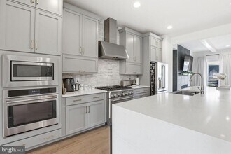 20246 Northpark Dr in Ashburn, VA - Building Photo - Building Photo