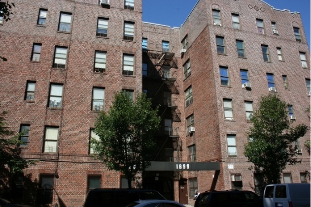 Belmont Avenue Apartments in Bronx, NY - Foto de edificio