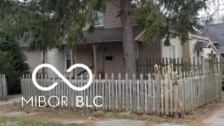 property at 701 S Walnut St