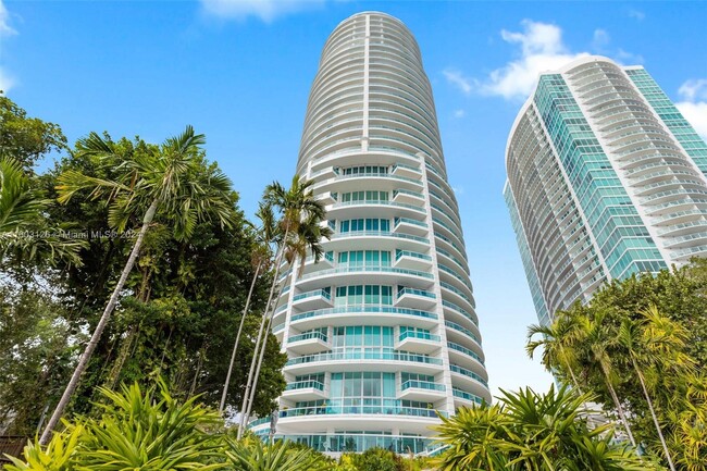 2127 Brickell Ave in Miami, FL - Building Photo - Building Photo