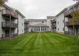 Orchard Manor Apartments in Omaha, NE - Building Photo - Building Photo