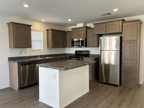 1601 S Sandhill Rd in Las Vegas, NV - Building Photo - Building Photo