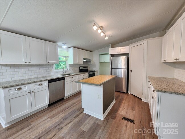 property at 1225 Bostwood Ln