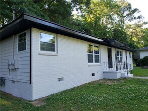 2975 Jones St in East Point, GA - Building Photo - Building Photo