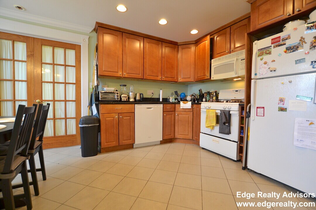 18 Sutherland Rd, Unit 1 in Boston, MA - Building Photo