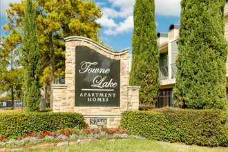 Towne Lake Apartments in Houston, TX - Building Photo - Building Photo