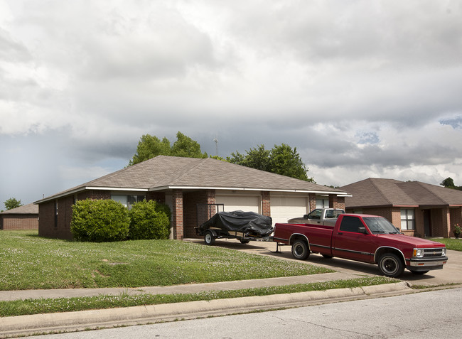 Arkansas Portfolio - Johnson in Fayetteville, AR - Foto de edificio - Building Photo