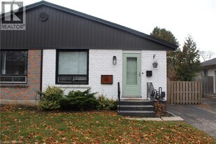 22 Debby Crescent in Brantford, ON - Building Photo