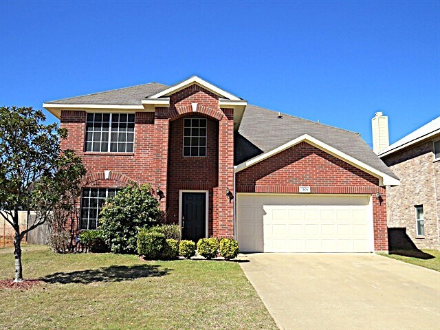 1309 Greenleaf Ct in Cedar Hill, TX - Building Photo