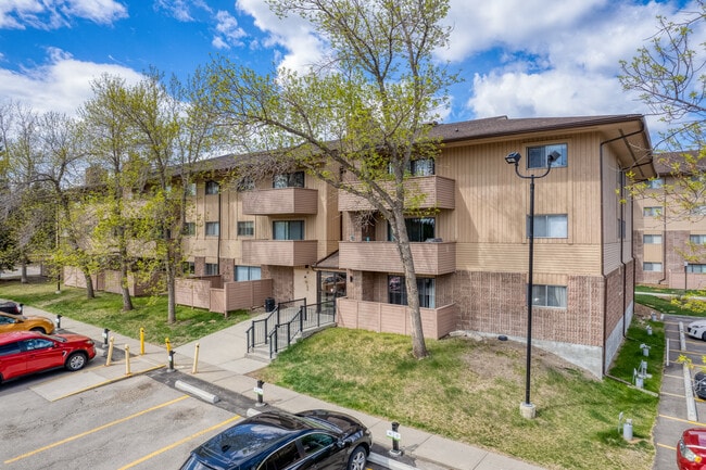 Glenmore Estates in Calgary, AB - Building Photo - Building Photo