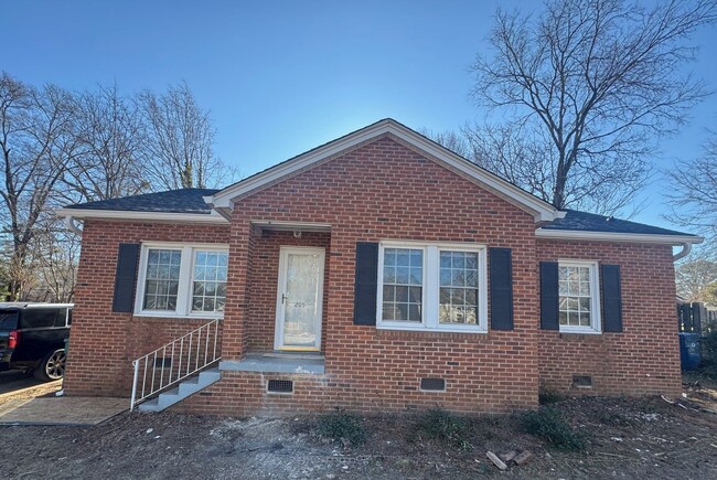 205 Bowles Ave in Greenwood, SC - Building Photo - Building Photo