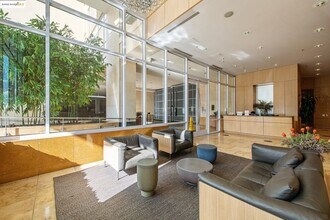1 Lakeside Dr, Unit 1210 in Oakland, CA - Foto de edificio - Building Photo