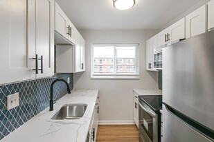 The Park on 13 Apartments - Royal Oak, MI in Royal Oak, MI - Building Photo