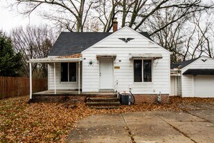 11702 Ridge Rd in North Royalton, OH - Building Photo