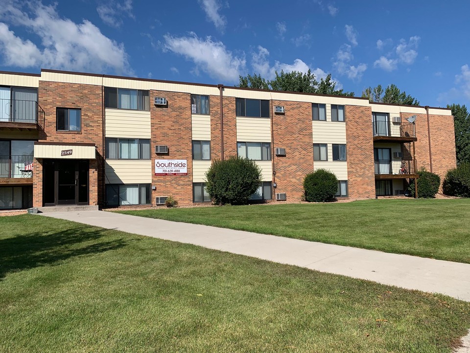 Southside Estates in Fargo, ND - Foto de edificio