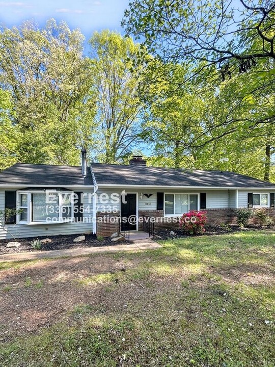 1841 Fairview Blvd in Winston-Salem, NC - Foto de edificio