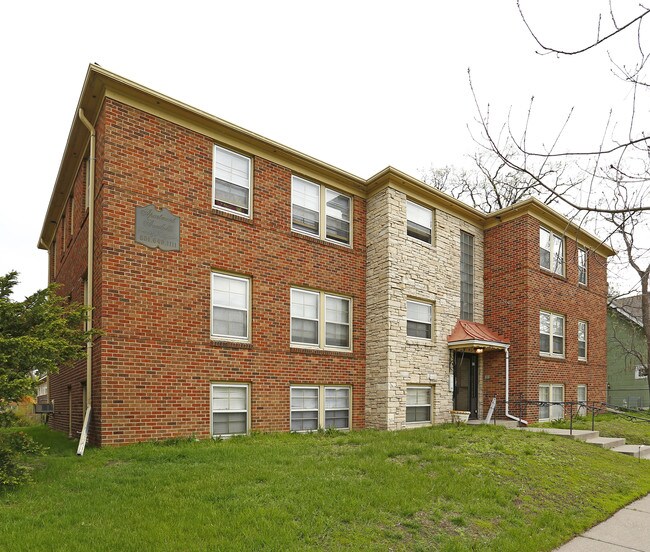 1617 Sherburne Ave in St. Paul, MN - Foto de edificio - Building Photo