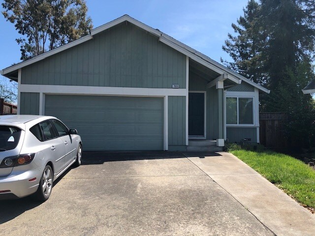7866 Montero Drive in Rohnert Park, CA - Building Photo - Building Photo