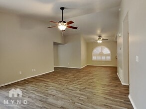 8027 W Laurel Ln in Peoria, AZ - Building Photo - Building Photo