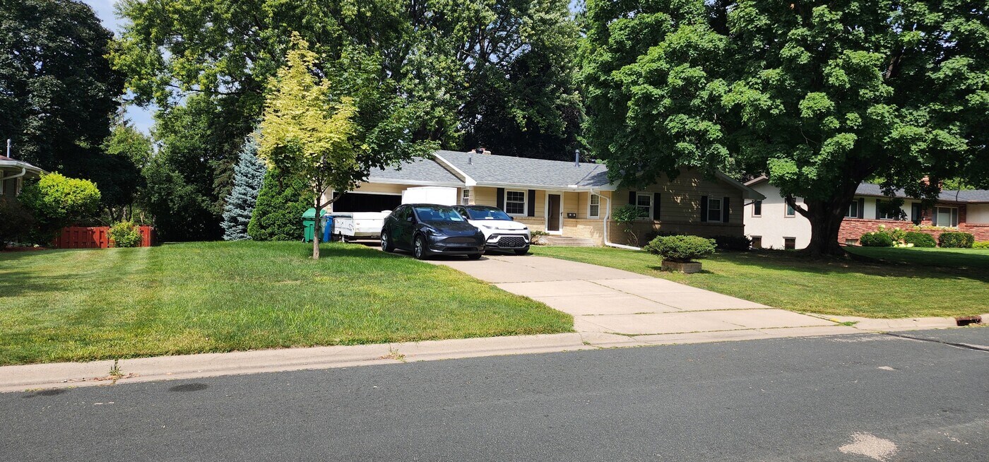 1141 Unity Ave N in Minneapolis, MN - Building Photo