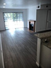 Poinsettia Place in West Hollywood, CA - Foto de edificio - Interior Photo