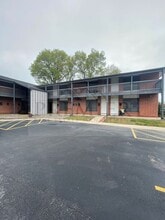 6029 Barton St in Shawnee, KS - Building Photo - Building Photo