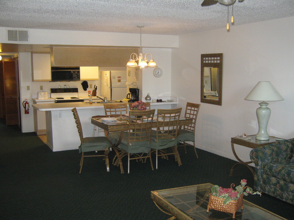 2454 Sweetwater Club Cir, Unit 31 in Kissimmee, FL - Building Photo