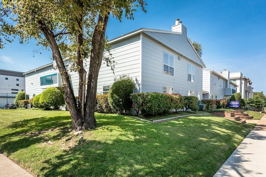 1901 N Fitzhugh Ave, Unit 16C in Dallas, TX - Building Photo