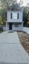 10225 N Ojus Dr in Tampa, FL - Building Photo