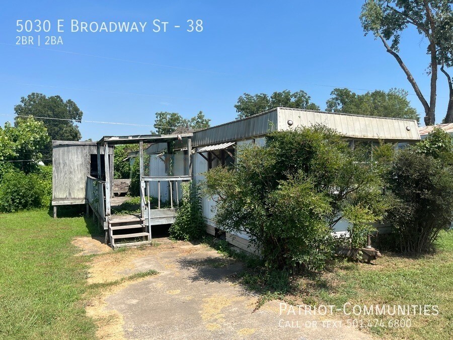 5030 E Broadway St in North Little Rock, AR - Building Photo