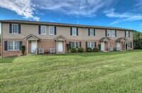 2108 Pleasant View Dr, Unit 202 in Johnson City, TN - Foto de edificio - Building Photo