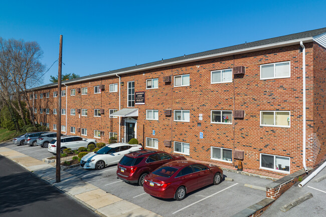 Jefferson Court Apartments in Clifton Heights, PA - Foto de edificio - Building Photo