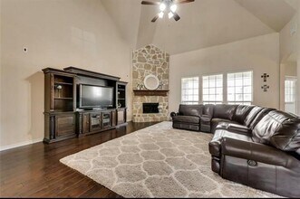 308 Wisteria Way in Red Oak, TX - Building Photo - Building Photo