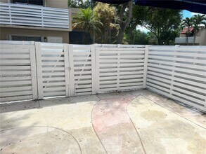 14343 SW 98th Terrace in Miami, FL - Building Photo - Building Photo