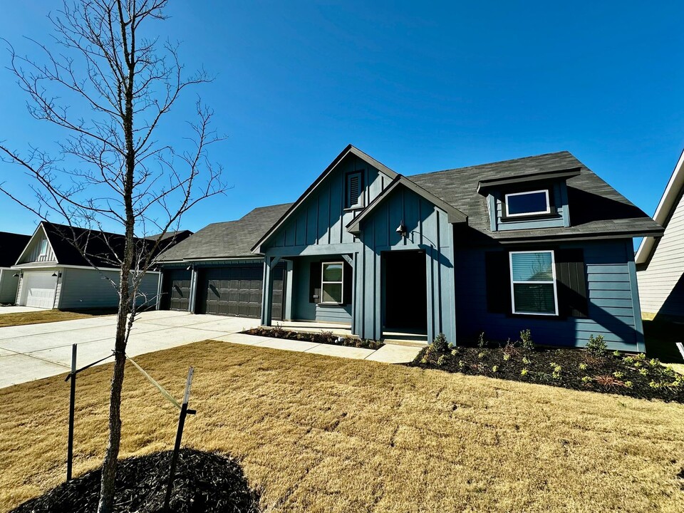 716 Tranquility Ln in Fredericksburg, TX - Building Photo