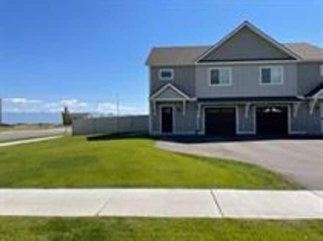 property at 825 S Camas Ln