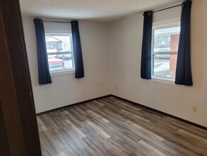 17 2nd Ave in Melbourne, IA - Building Photo - Building Photo
